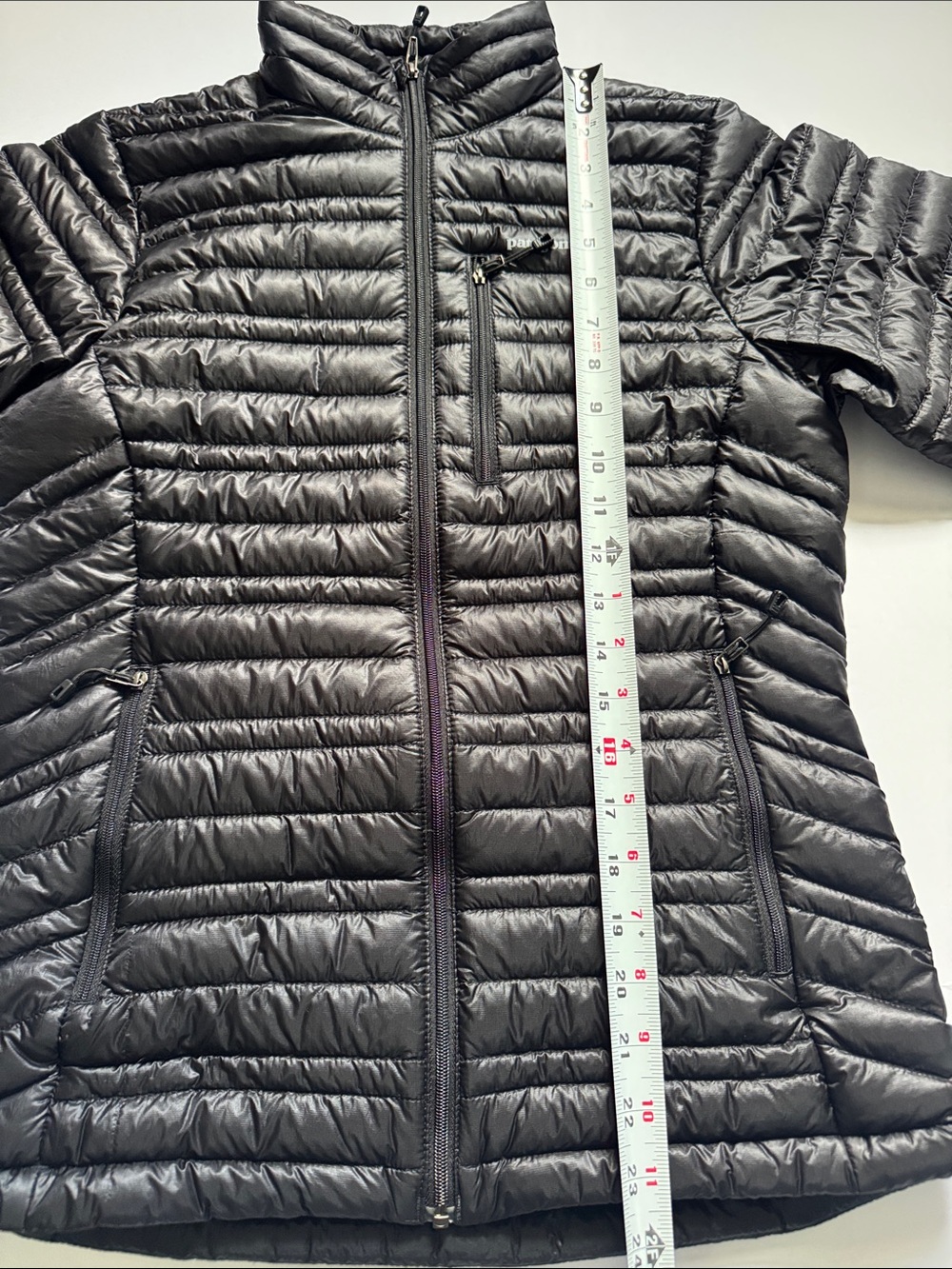Patagonia Women's ultralight down puffer jacket size XS Black - Picture 12 of 12